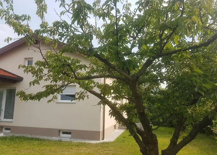 Pocitniska Hisa Hum
